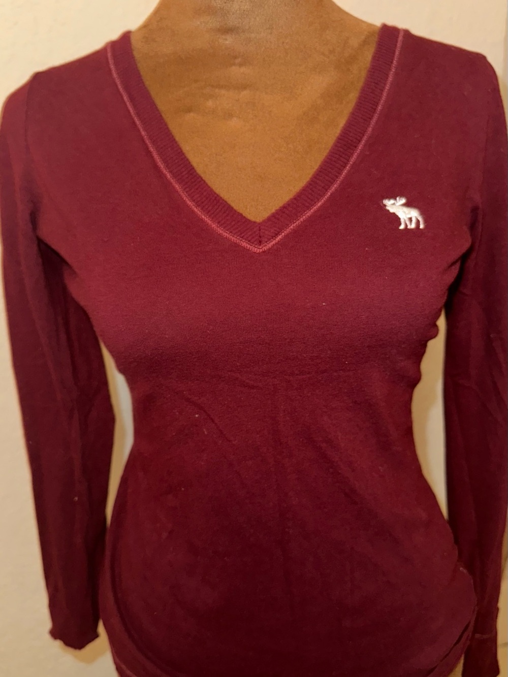 Abercrombie & Fitch Women's V-Neck Long Sleeve Top - Burgundy Y2K vintage
